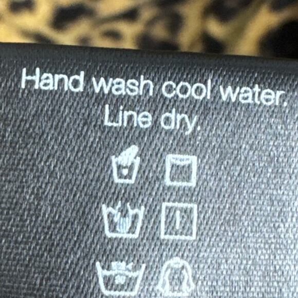 Norma Kamali Animal Print Faux Wrap Dress Flattering Stretch Size M Designer - Picture 11 of 11